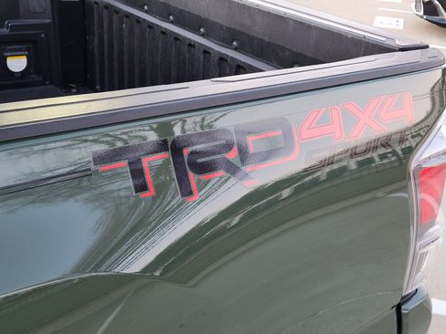 Used 2022 Toyota Tacoma TRD Sport image 15