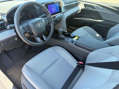 Used 2026 Toyota Camry LE w/ Convenience Package FWD image 7