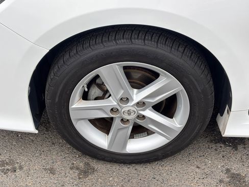 Used 2012 Toyota Camry SE image 9