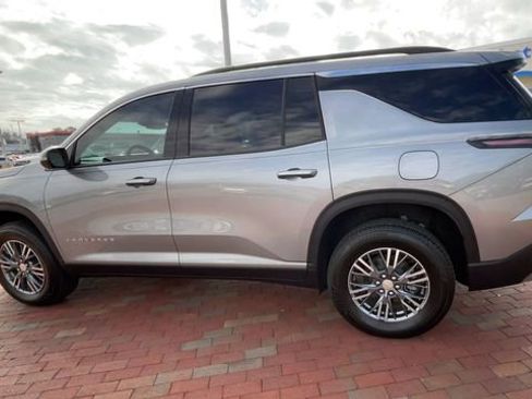 Used 2026 Chevrolet Traverse LT image 7