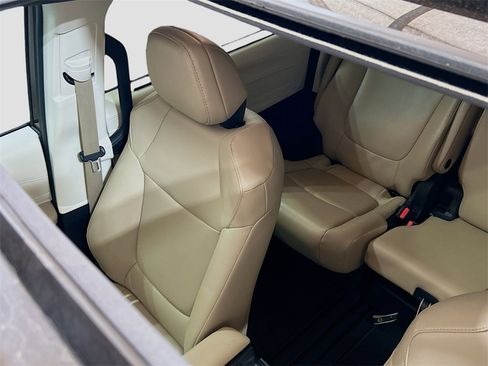 Used 2023 Toyota Sienna XLE image 19