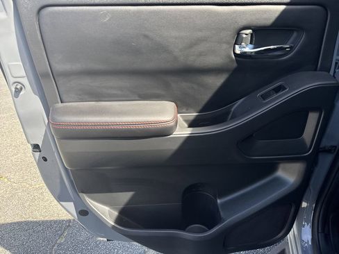 Used 2025 Nissan Frontier PRO-4X w/ Pro Convenience Package image 21