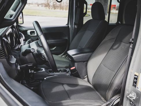 Used 2021 Jeep Gladiator Sport image 24