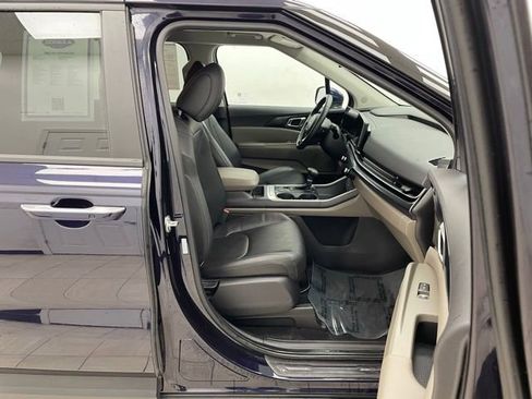 Used 2025 Kia Carnival image 14