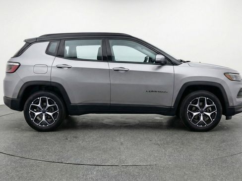 Used 2025 Jeep Compass Limited image 11