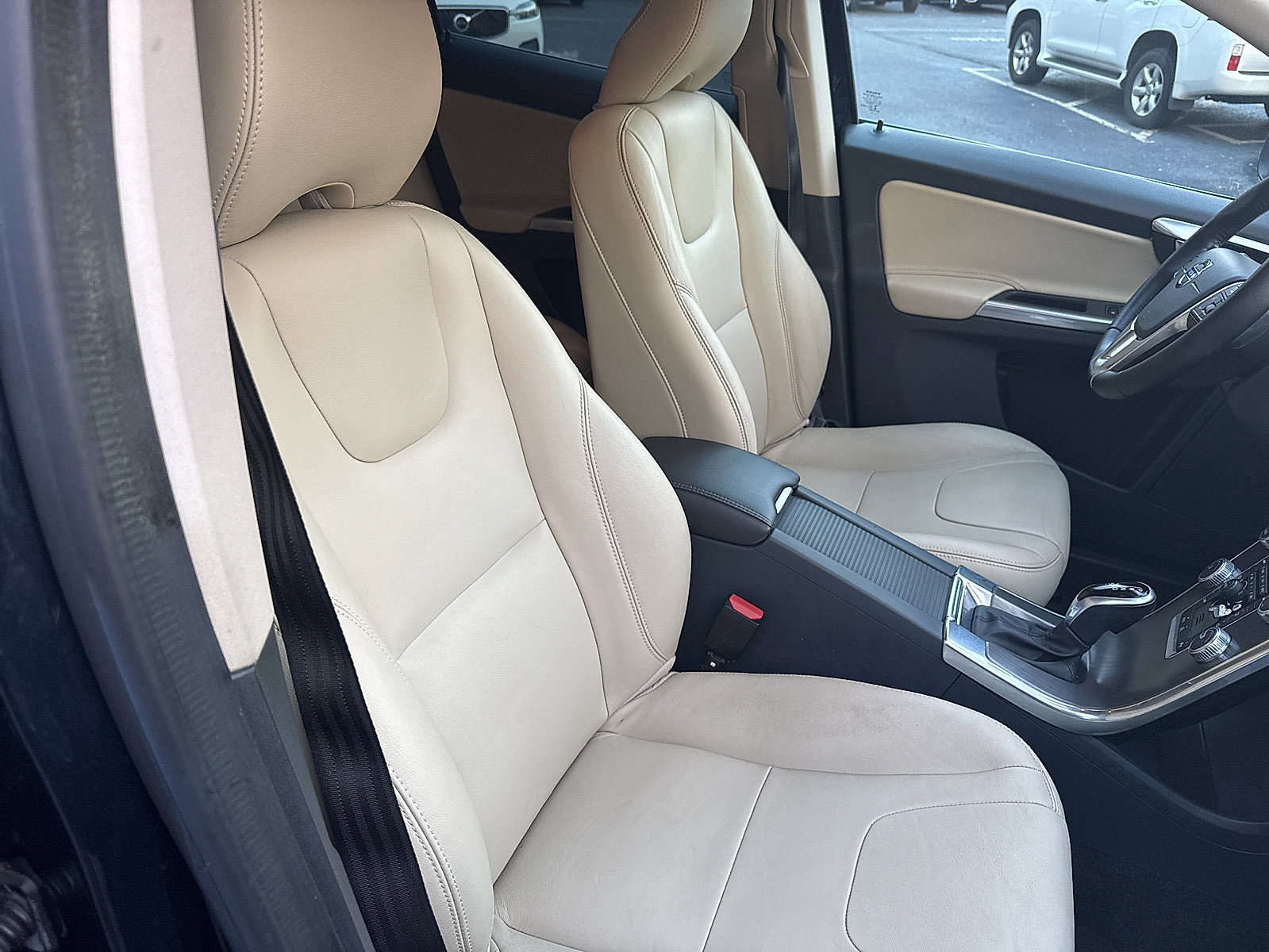 Used 2016 Volvo XC60 T6 w/ Proximity Package AWD/4WD image 32
