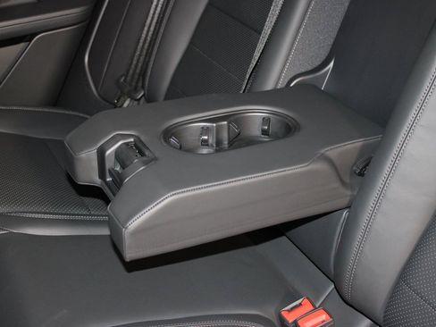 Used 2025 Porsche Macan 4 Electric image 36