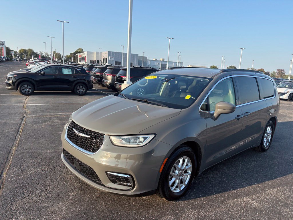 Used 2022 Chrysler Pacifica Touring-L FWD image 6