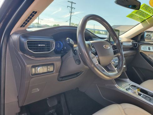 Used 2020 Ford Explorer Platinum w/ Premium Technology Package AWD/4WD image 9