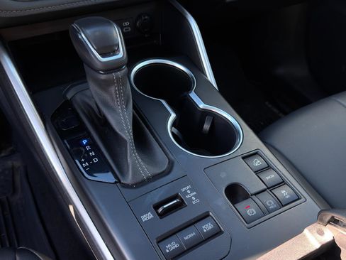 Used 2023 Toyota Highlander XLE image 20