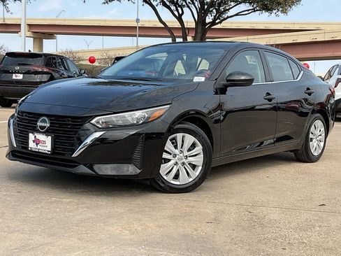 Used 2025 Nissan Sentra S image 2