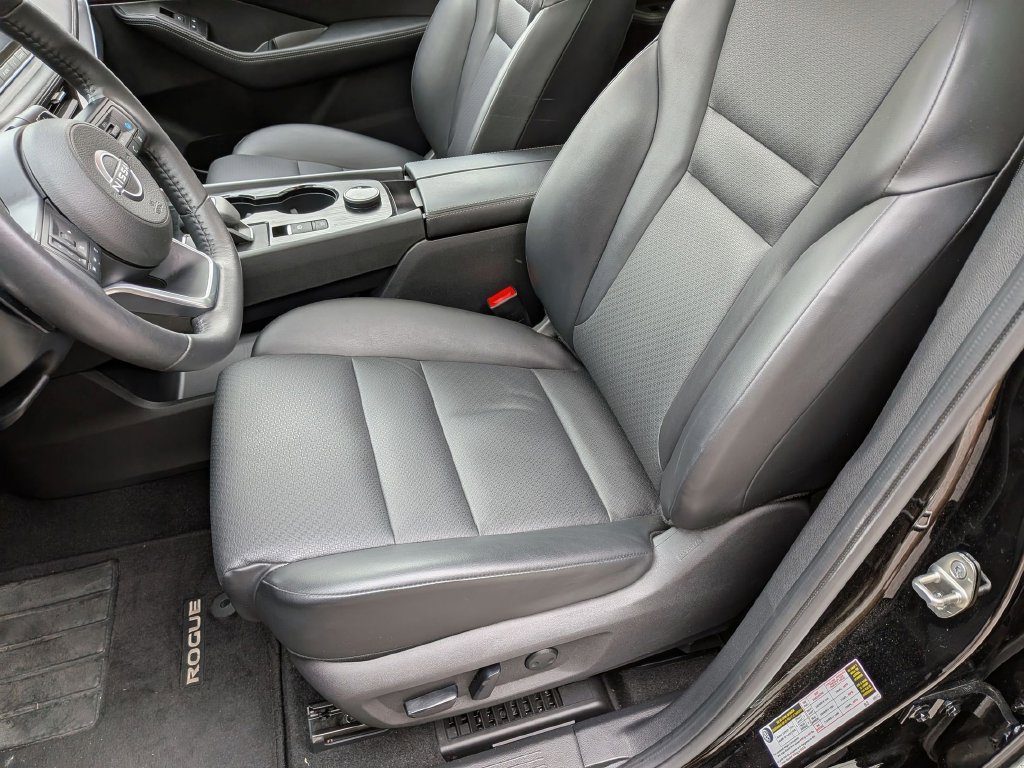 Used 2024 Nissan Rogue SV w/ SV Premium Package AWD/4WD image 24