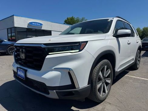 Used 2024 Honda Pilot Touring image 6