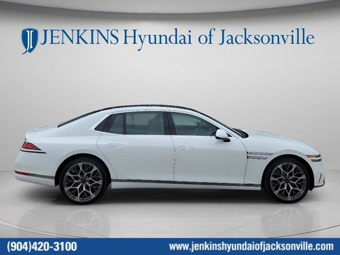 Used 2025 Genesis G90 3.5T AWD/4WD image 2