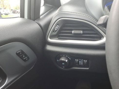 Certified 2023 Chrysler Pacifica Touring-L w/ S Appearance Package AWD/4WD image 21