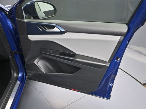 Used 2022 Volkswagen Taos SE image 36