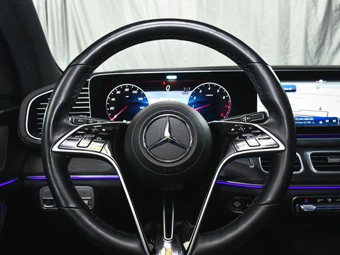 Used 2025 Mercedes-Benz GLS 450 4MATIC image 41