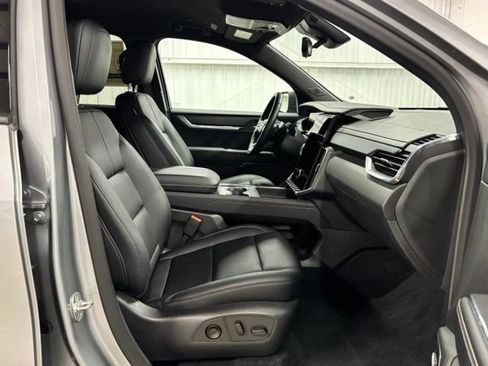 Used 2026 GMC Acadia Elevation w/ Elevation Premium Package AWD/4WD image 22