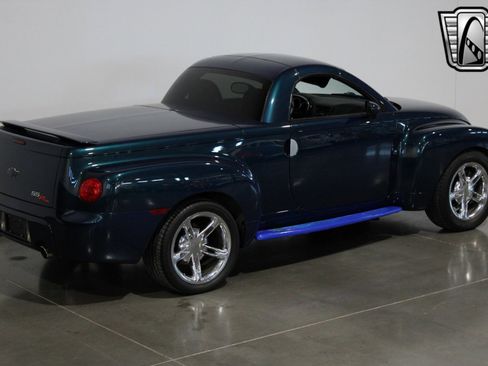 Used 2005 Chevrolet SSR w/ Preferred Equipment Group image 9
