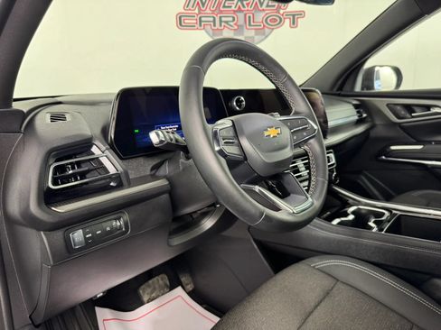 Used 2025 Chevrolet Traverse LT w/ Sun and Wheel Package AWD/4WD image 10