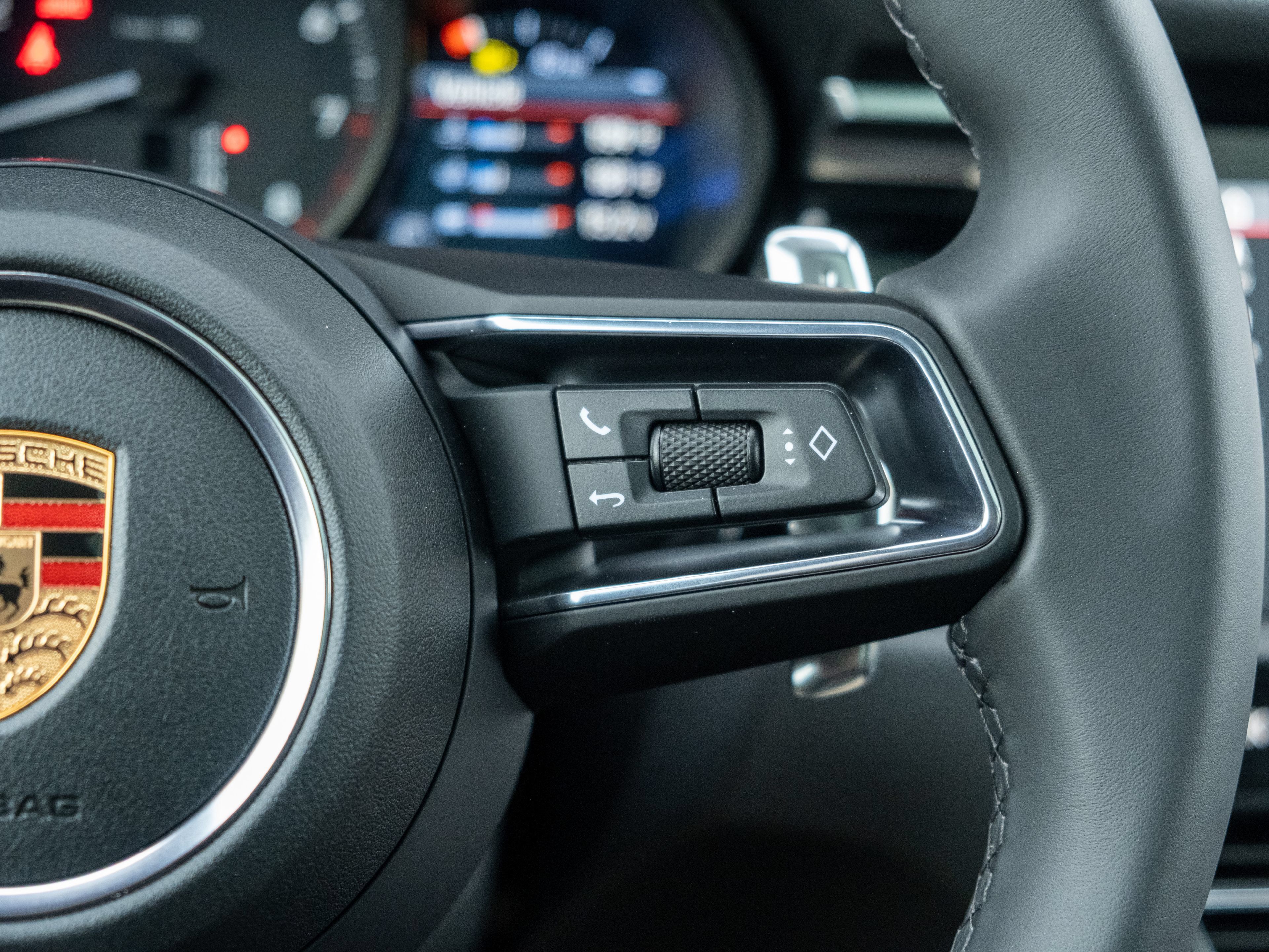 Certified 2026 Porsche Macan AWD/4WD image 26