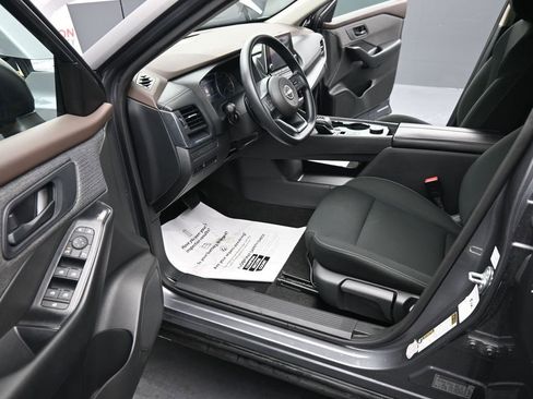 Used 2023 Nissan Rogue S image 15