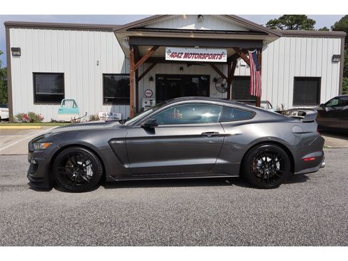 Used 2017 Ford Mustang Shelby GT350 RWD image 2