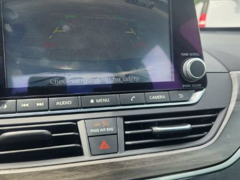 Used 2025 Nissan Altima 2.5 SV FWD image 12