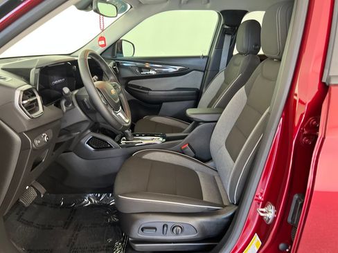 Used 2025 Chevrolet TrailBlazer LT w/ Convenience Package FWD image 11