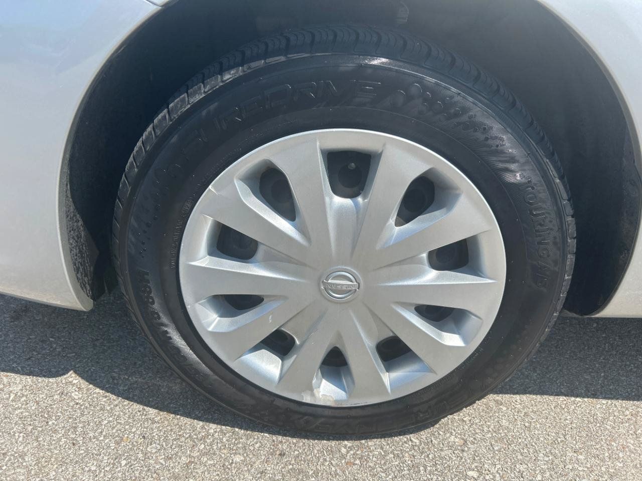 Used 2019 Nissan Versa SV FWD image 11