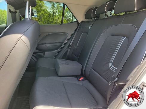 Used 2025 Hyundai Venue Limited FWD image 16