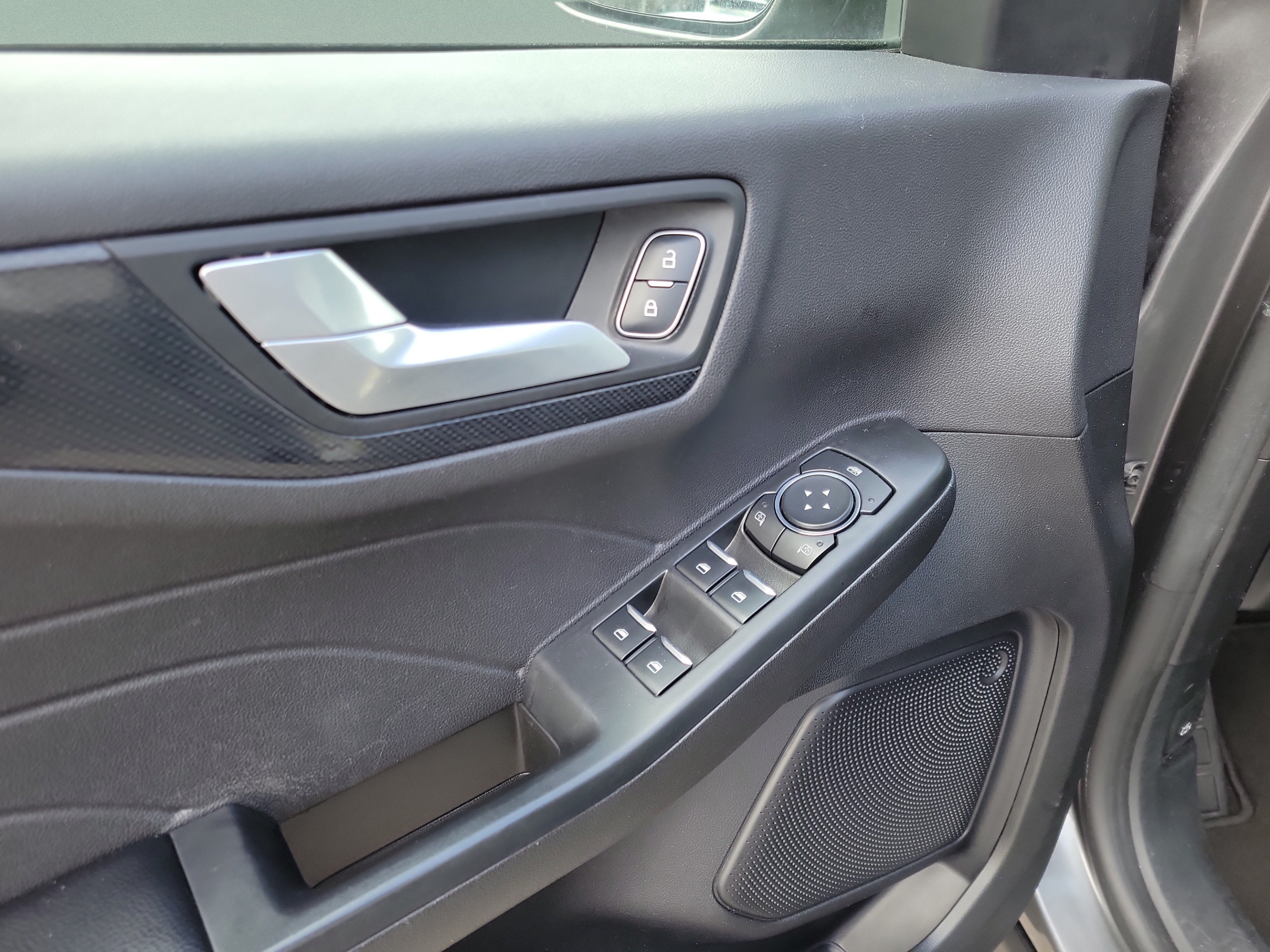 Used 2025 Ford Escape ST-Line Select AWD/4WD image 17