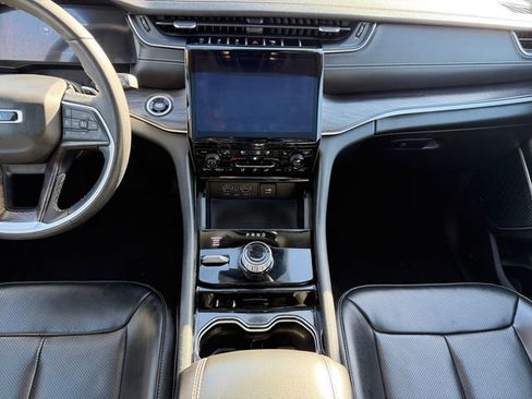 Used 2023 Jeep Grand Cherokee Limited w/ Luxury Tech Group II image 11