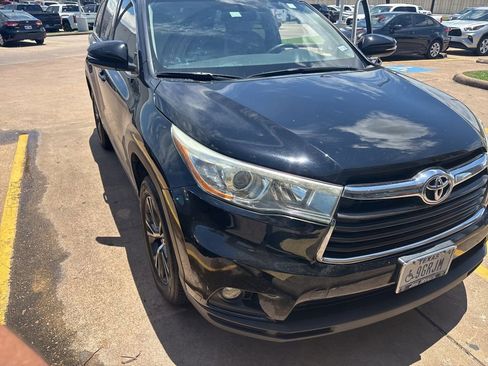 Used 2016 Toyota Highlander XLE FWD image 4