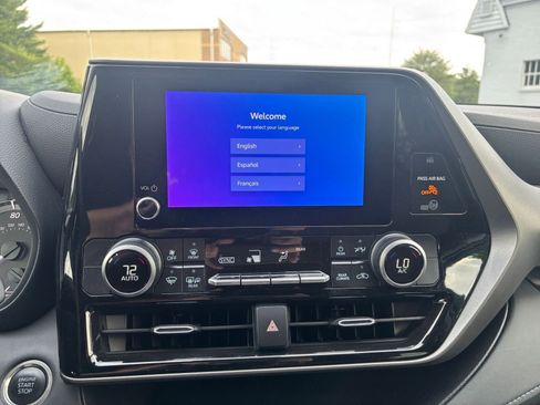 Used 2025 Toyota Highlander LE FWD image 20