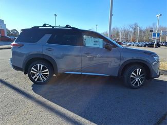 New 2025 Nissan Pathfinder Platinum video 2