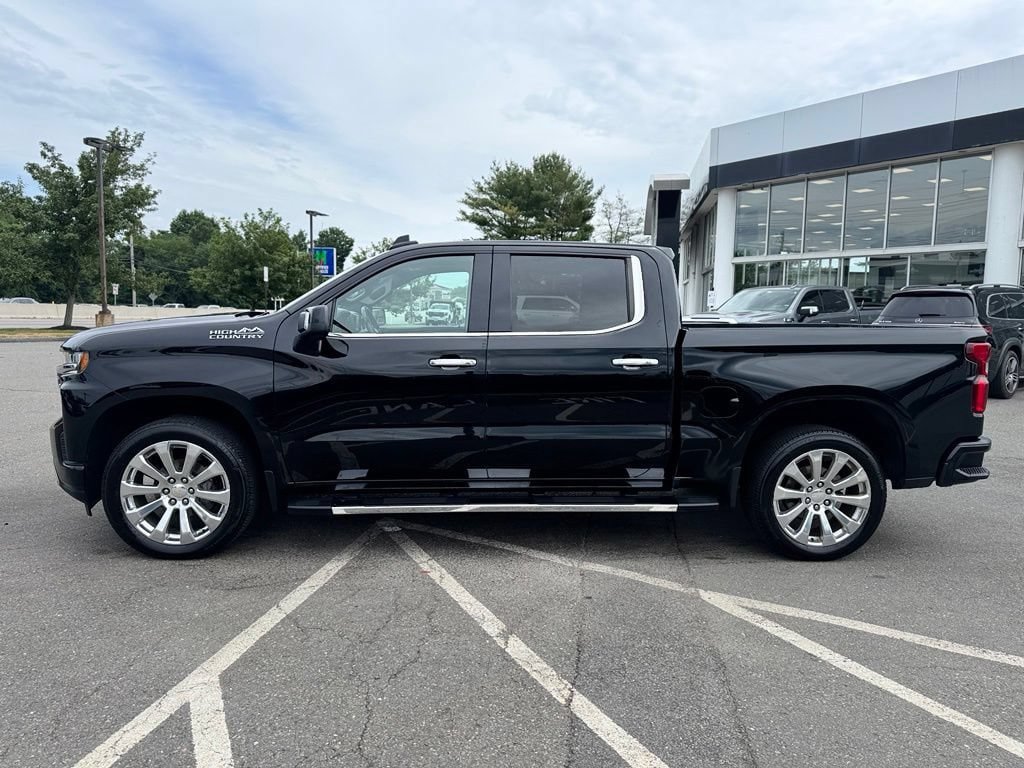 Used 2022 Chevrolet Silverado 1500 High Country w/ Technology Package AWD/4WD image 2