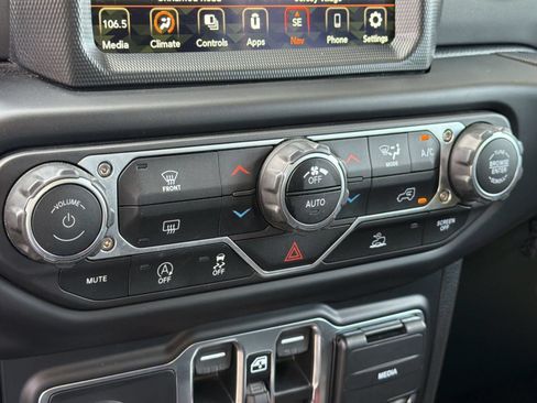 Used 2023 Jeep Wrangler Unlimited Sport AWD/4WD image 28