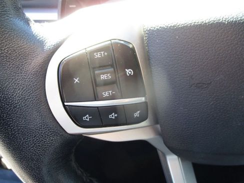 Used 2020 Ford Explorer XLT image 5