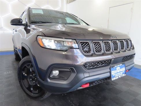 Used 2024 Jeep Compass Trailhawk image 4