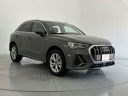 Used 2023 Audi Q3 2.0T Premium w/ Convenience Package AWD/4WD image 7