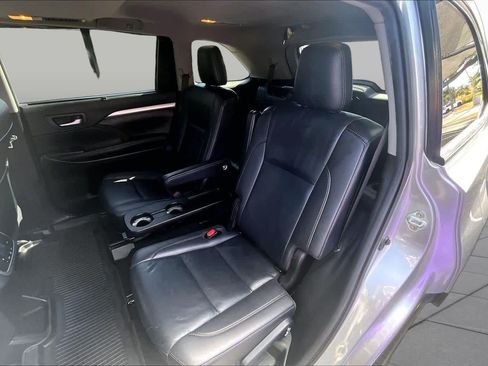 Used 2019 Toyota Highlander XLE FWD image 21
