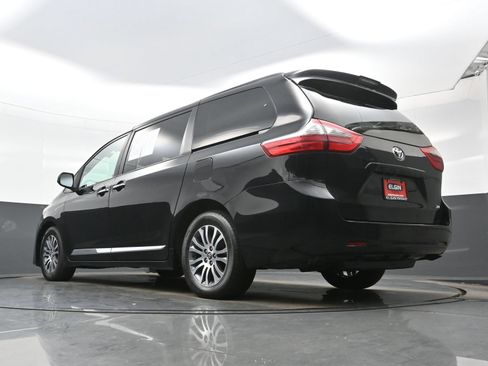 Used 2020 Toyota Sienna XLE FWD image 29