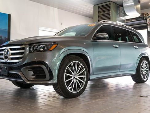 Certified 2025 Mercedes-Benz GLS 450 4MATIC image 3