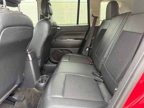 Used 2016 Jeep Compass Latitude FWD image 10