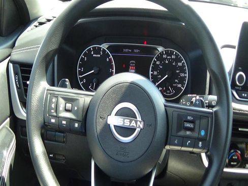 Used 2024 Nissan Rogue SV image 19