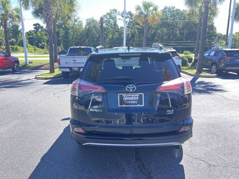Used 2018 Toyota RAV4 XLE AWD/4WD image 9