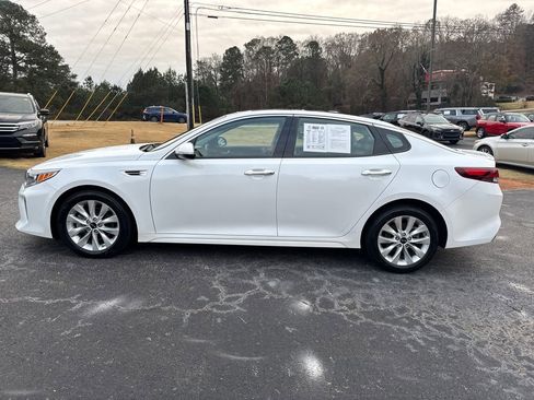 Used 2018 Kia Optima S w/ Panoramic Sunroof Package image 2