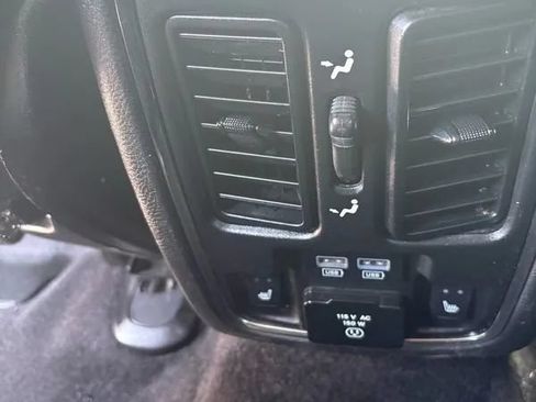 Used 2017 Jeep Grand Cherokee Overland AWD/4WD image 14