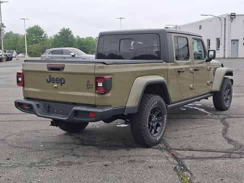Used 2025 Jeep Gladiator Sport AWD/4WD image 6